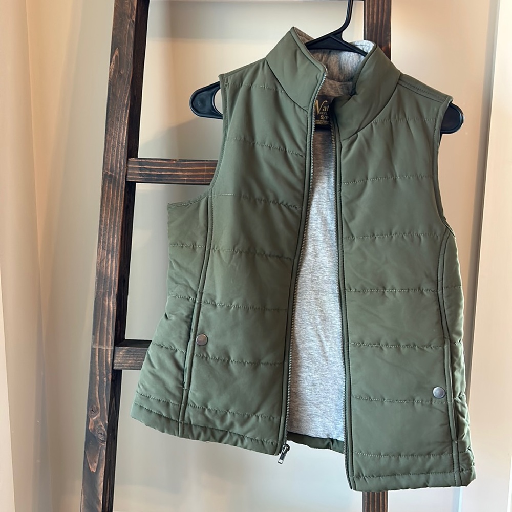 Green puffy vest. Small